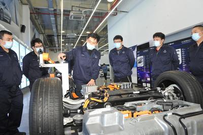 中國(guó)特色企業(yè)新型學(xué)徒制 萬人培訓(xùn)班開啟，助力企業(yè)技術(shù)服務(wù)新篇章